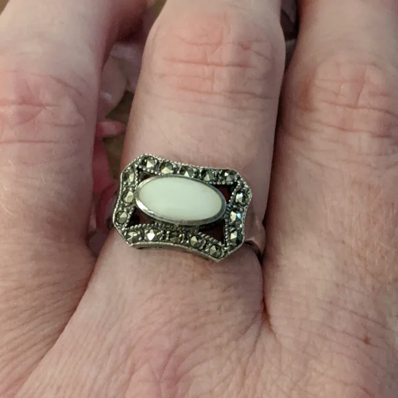 GORGEOUS Antique/Vintage 1950's Sterling Silver Ring with Real Diamonds - Picture 11 of 16